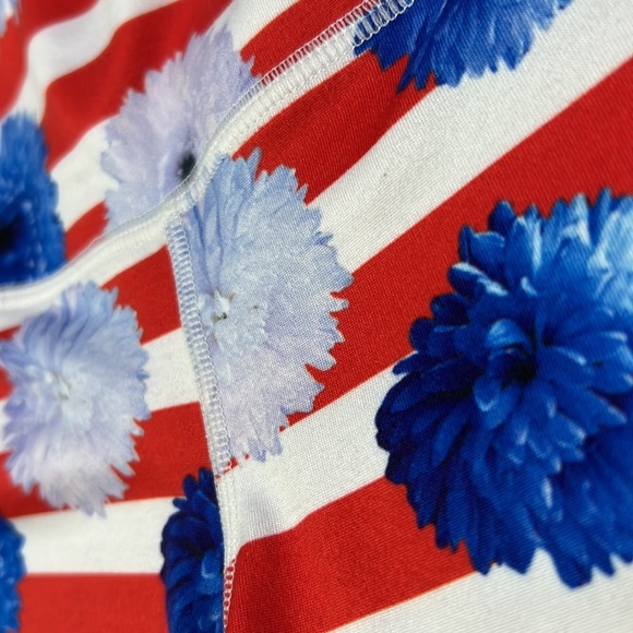 NWOT Fleo Stripes & Poms Shorts Red/White/Blue Size Medium - Picture 3 of 6